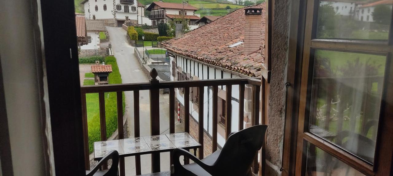 Hostal Mendaurpe Ituren Exterior photo