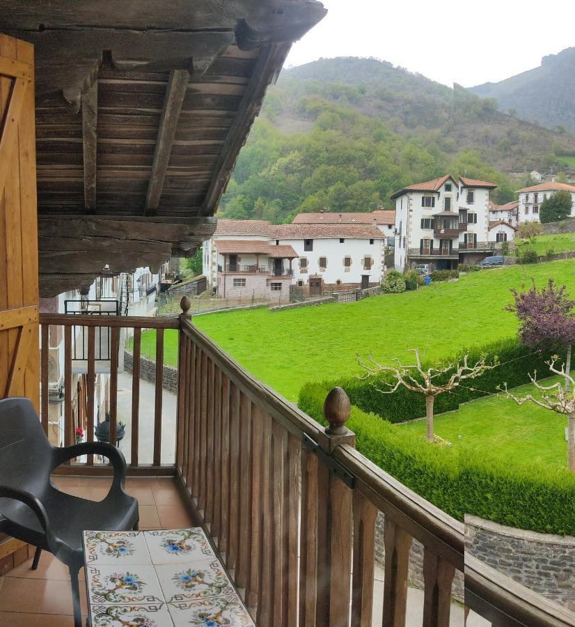 Hostal Mendaurpe Ituren Exterior photo