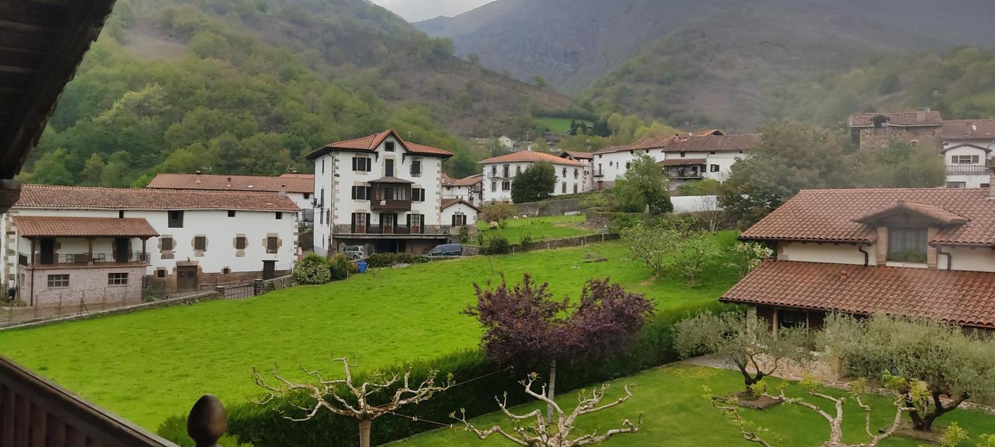 Hostal Mendaurpe Ituren Exterior photo