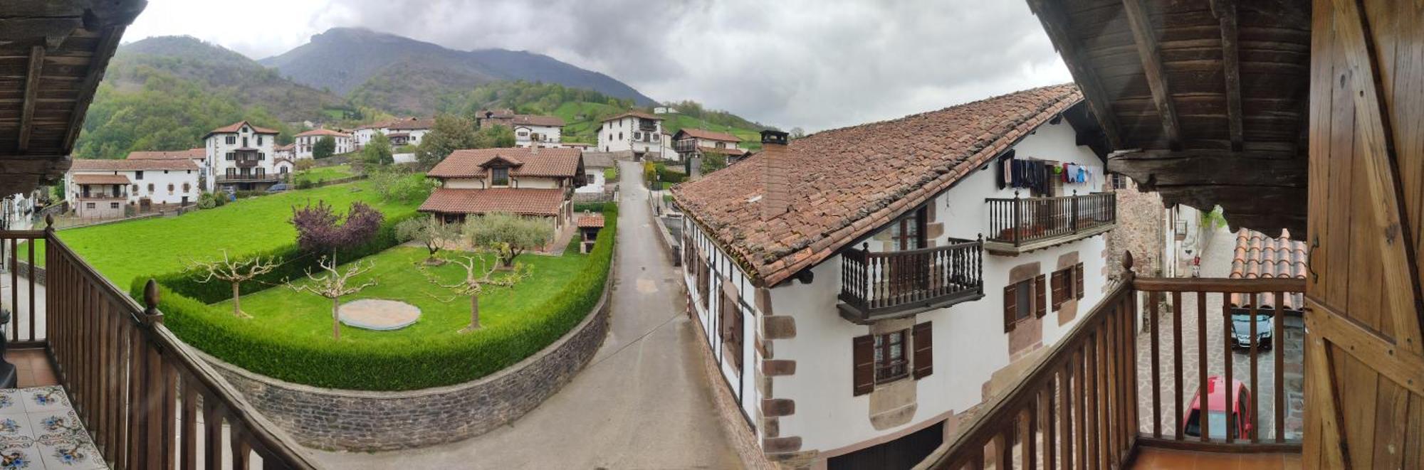 Hostal Mendaurpe Ituren Exterior photo