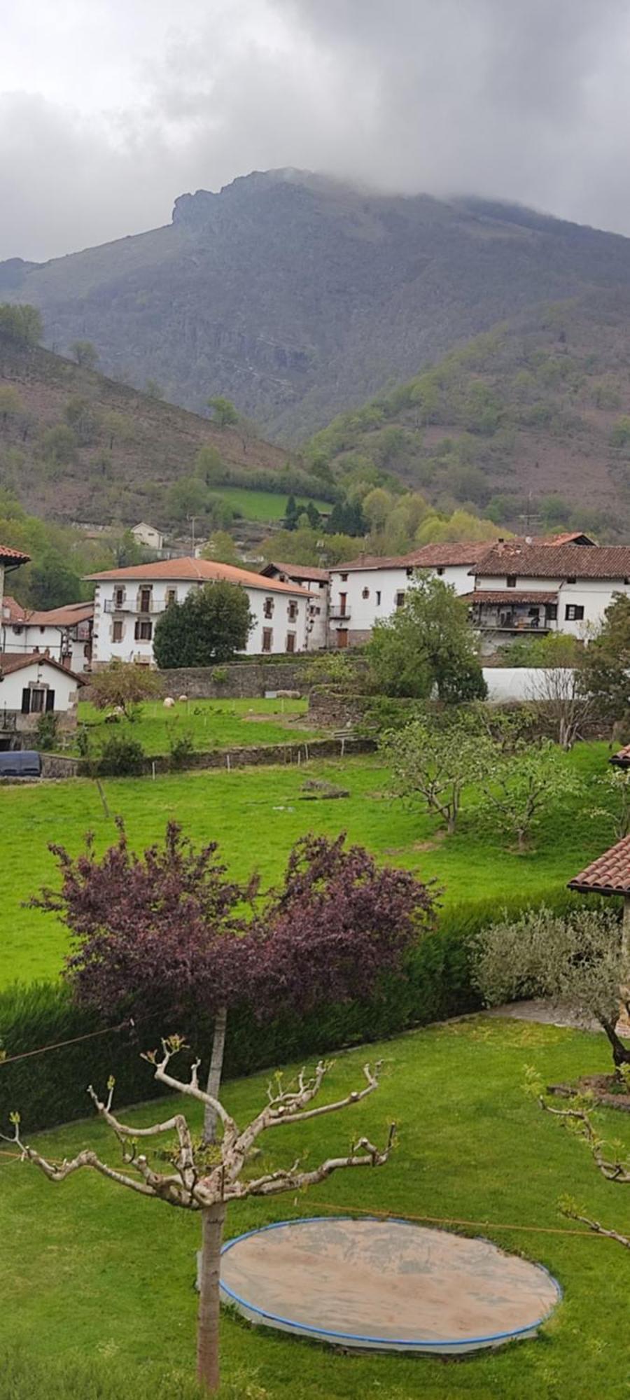 Hostal Mendaurpe Ituren Exterior photo